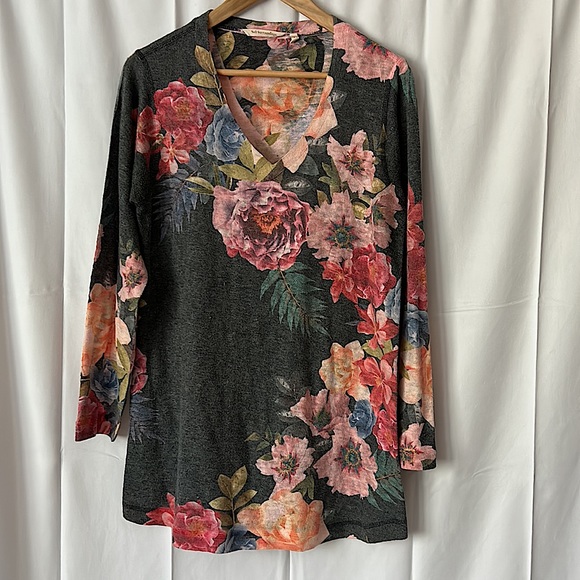 Soft Surroundings Tops - Soft Surroundings Floral Long Sleeve V-neck Tunic Shirt Top **Size L**
